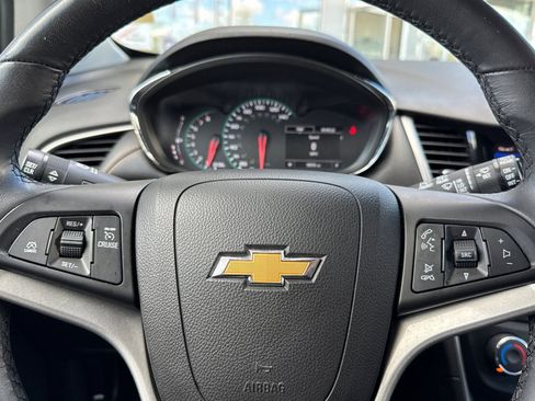 Certified 2022 Chevrolet Trax LT w/ LT Convenience Package image 24