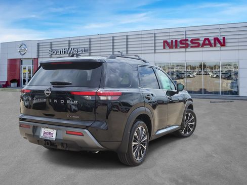 New 2026 Nissan Pathfinder Platinum FWD image 5