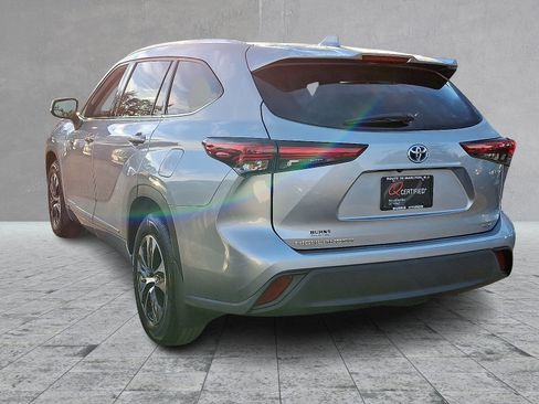 Used 2020 Toyota Highlander XLE image 7