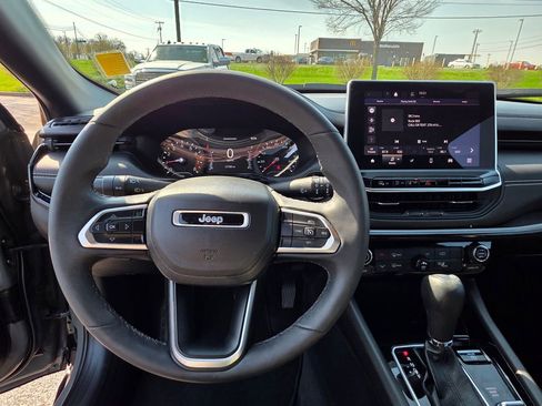 Used 2023 Jeep Compass Altitude image 4