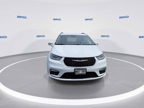 Used 2022 Chrysler Pacifica Touring-L FWD image 3