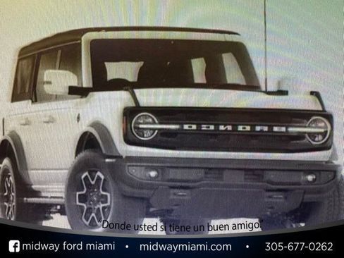 Used 2025 Ford Bronco Outer Banks AWD/4WD image 1