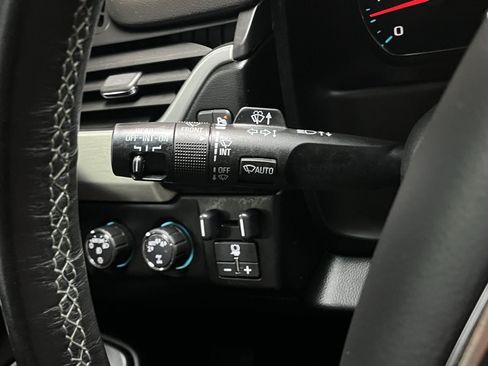 Used 2017 GMC Yukon XL SLT w/ HD Trailering Package AWD/4WD image 14