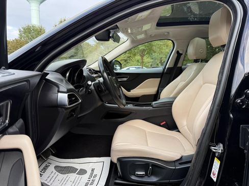 Used 2019 Jaguar F-PACE Premium image 22