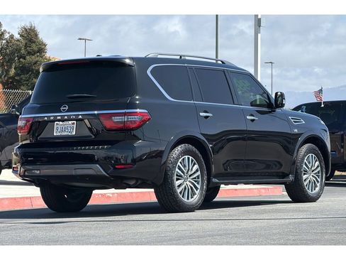 Used 2021 Nissan Armada SV w/ SV Appearance Package RWD image 4