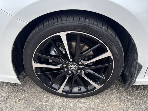 Used 2019 Toyota Camry XSE image 9