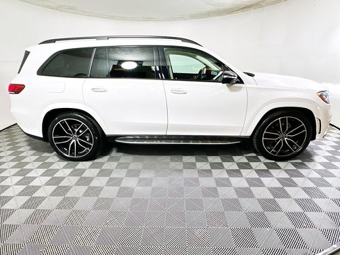 Used 2021 Mercedes-Benz GLS 580 4MATIC image 2