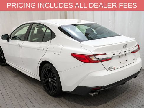 Used 2025 Toyota Camry SE FWD image 3