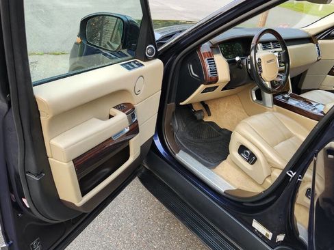 Used 2017 Land Rover Range Rover HSE image 28