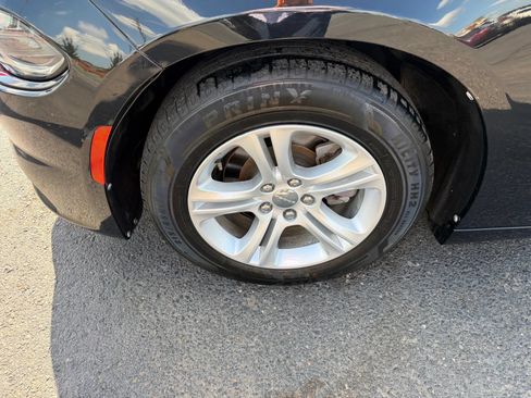 Used 2019 Dodge Charger SXT RWD image 19