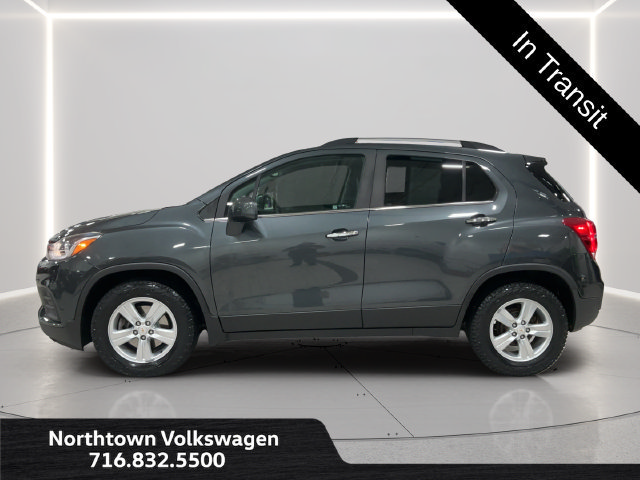 Used 2018 Chevrolet Trax LT w/ LT Convenience Package FWD image 2