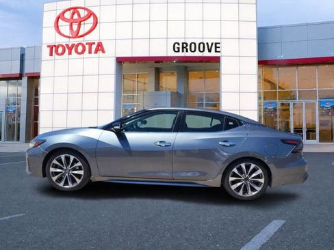 Used 2019 Nissan Maxima Platinum w/ Sport Mat Group FWD image 2