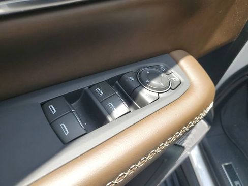 Used 2025 GMC Yukon XL Denali Ultimate AWD/4WD image 9