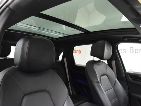Used 2022 Porsche Cayenne AWD/4WD image 19