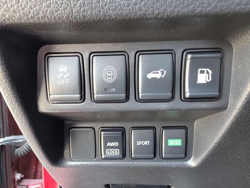 Used 2019 Nissan Rogue SV AWD/4WD image 33