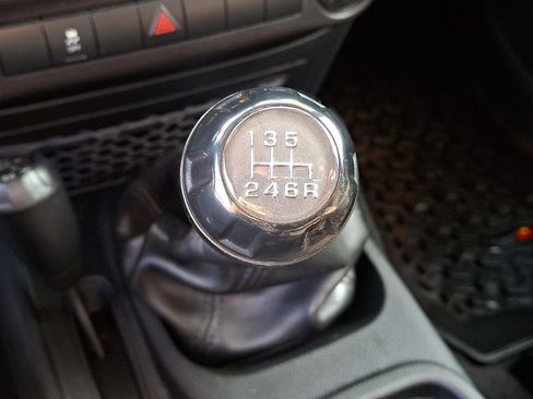 Used 2018 Jeep Wrangler Sport AWD/4WD image 22