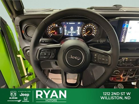 New 2026 Jeep Gladiator Mojave w/ Technology Group AWD/4WD image 22