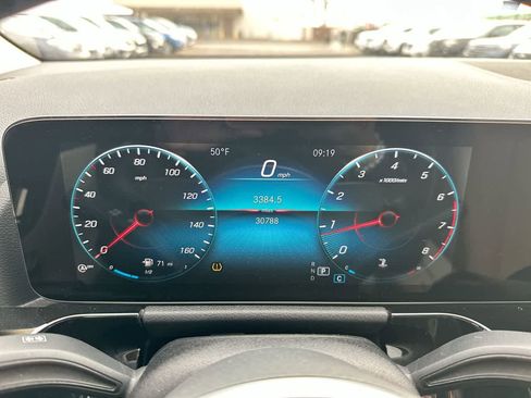 Used 2022 Mercedes-Benz GLA 250 4MATIC image 34