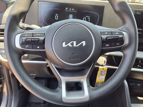 Used 2025 Kia Sportage LX FWD image 17