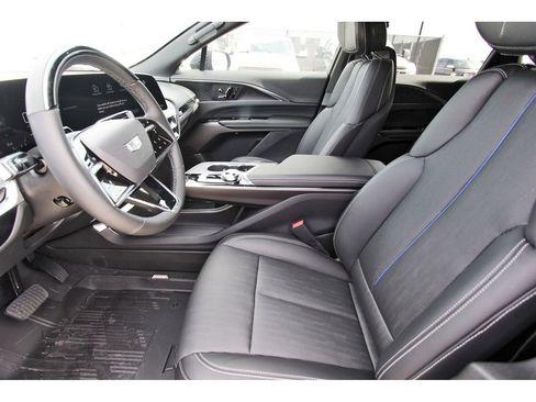 New 2026 Cadillac Lyriq Luxury RWD image 6