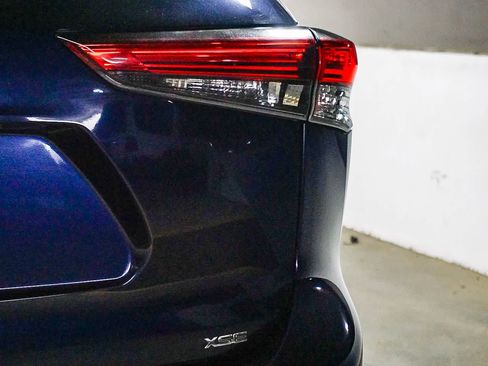 Used 2021 Toyota Highlander XSE image 12