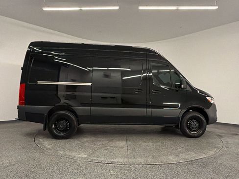 Used 2025 Mercedes-Benz Sprinter 2500 image 7