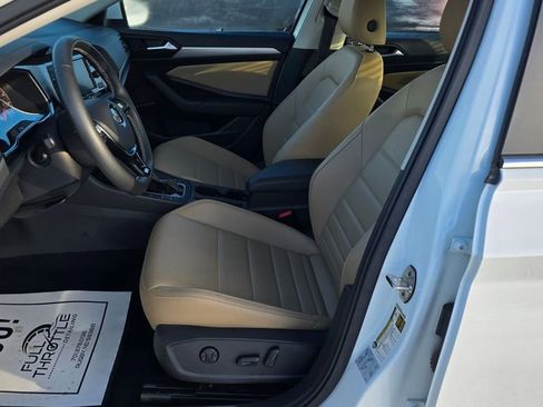 Used 2021 Volkswagen Jetta SE w/ SE Cold Weather Package image 9