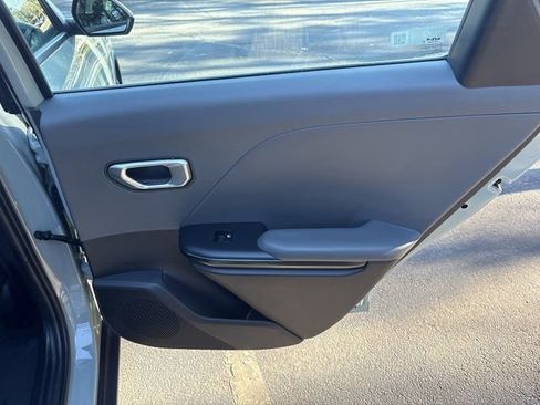Certified 2025 Kia K4 LXS image 17