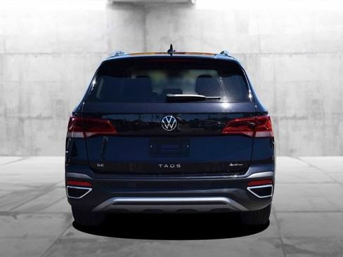 Certified 2024 Volkswagen Taos SE AWD/4WD image 6