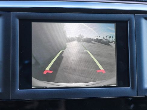 Used 2021 Chrysler Voyager L FWD image 25