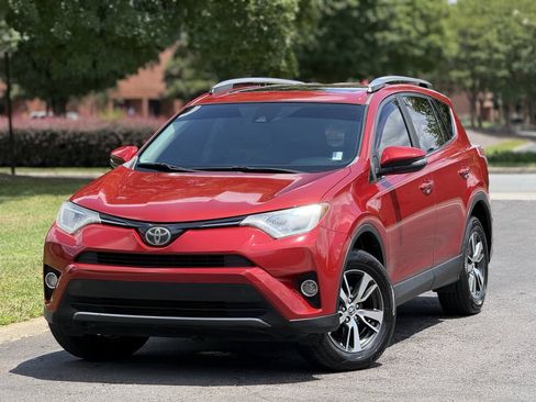 Used 2017 Toyota RAV4 XLE FWD image 1