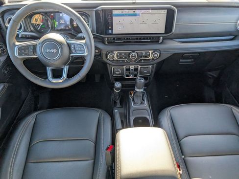 Used 2024 Jeep Wrangler Unlimited Sahara image 38