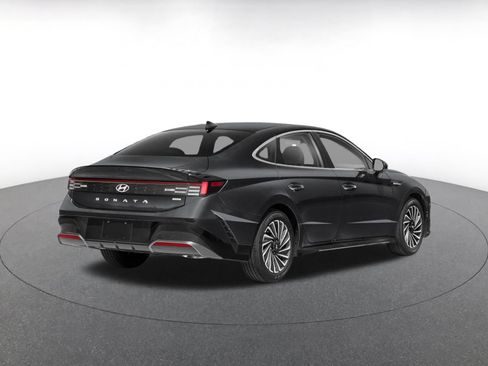 Used 2025 Hyundai Sonata SEL FWD image 2