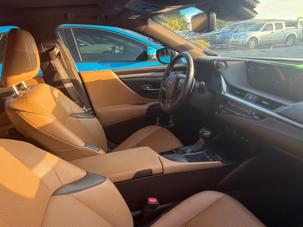 Used 2019 Lexus ES 350 w/ Premium Package FWD image 3