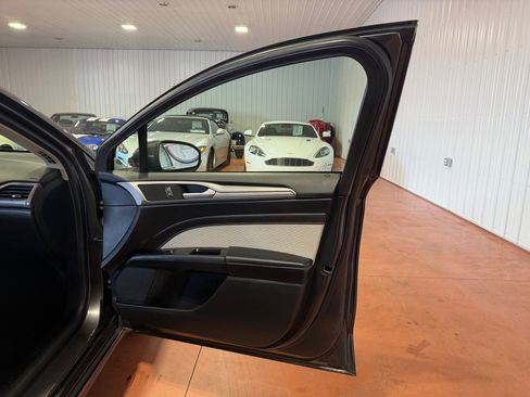 Used 2019 Ford Fusion SE w/ Equipment Group 151A image 21