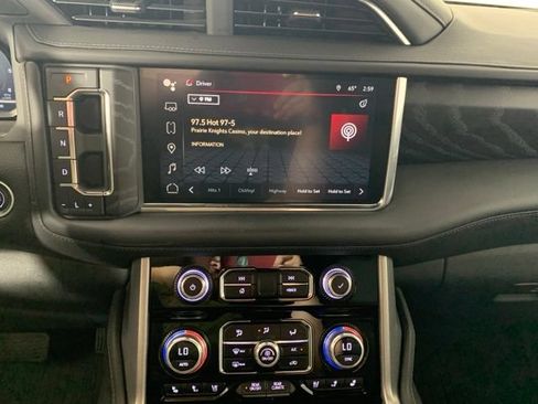 Used 2023 GMC Yukon XL Denali AWD/4WD image 3