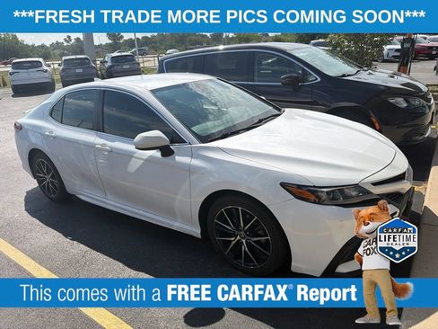 Used 2021 Toyota Camry SE FWD image 3