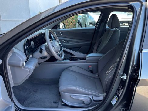 Used 2025 Hyundai Elantra SEL FWD image 23