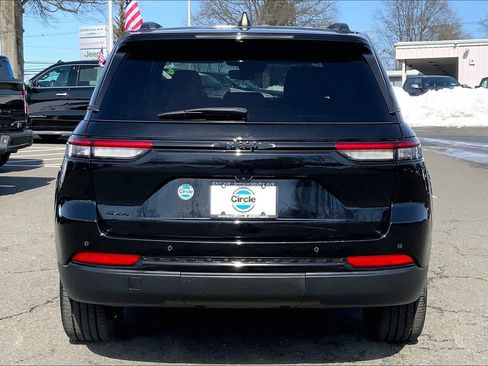 Certified 2023 Jeep Grand Cherokee Altitude image 4