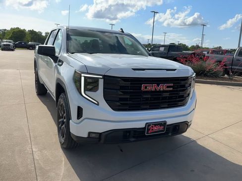 Used 2024 GMC Sierra 1500 Elevation AWD/4WD image 3
