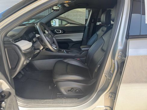 Used 2025 Jeep Compass Limited AWD/4WD image 28