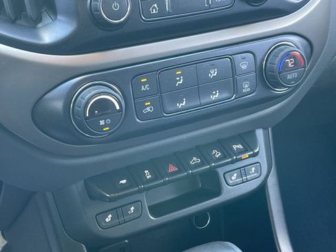 Used 2020 Chevrolet Colorado Z71 image 34