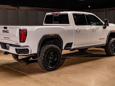 Used 2025 GMC Sierra 3500 AT4 image 10
