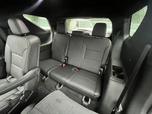 Used 2024 Chevrolet Traverse RS image 21