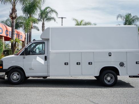 Used 2019 Chevrolet Express 4500 w/ Power Convenience Package RWD image 4