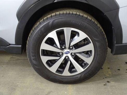 Used 2023 Subaru Outback Premium image 41