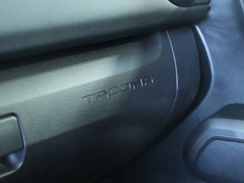 Used 2019 Toyota Tacoma TRD Off-Road w/ Technology Package image 33