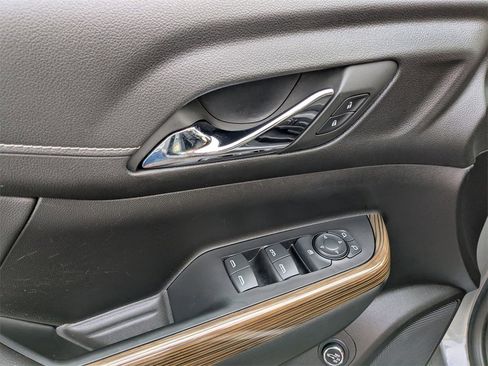 Certified 2023 GMC Acadia SLE w/ Driver Convenience Package image 11