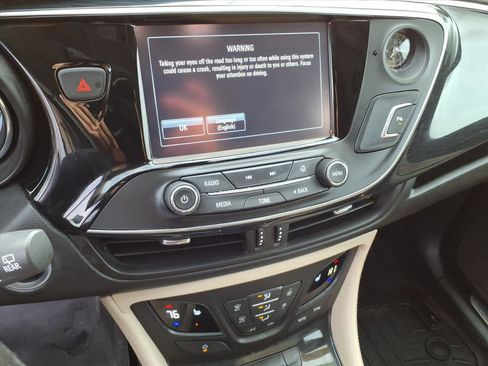 Used 2017 Buick Envision Essence image 32