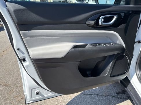 Used 2025 Jeep Compass Limited image 17